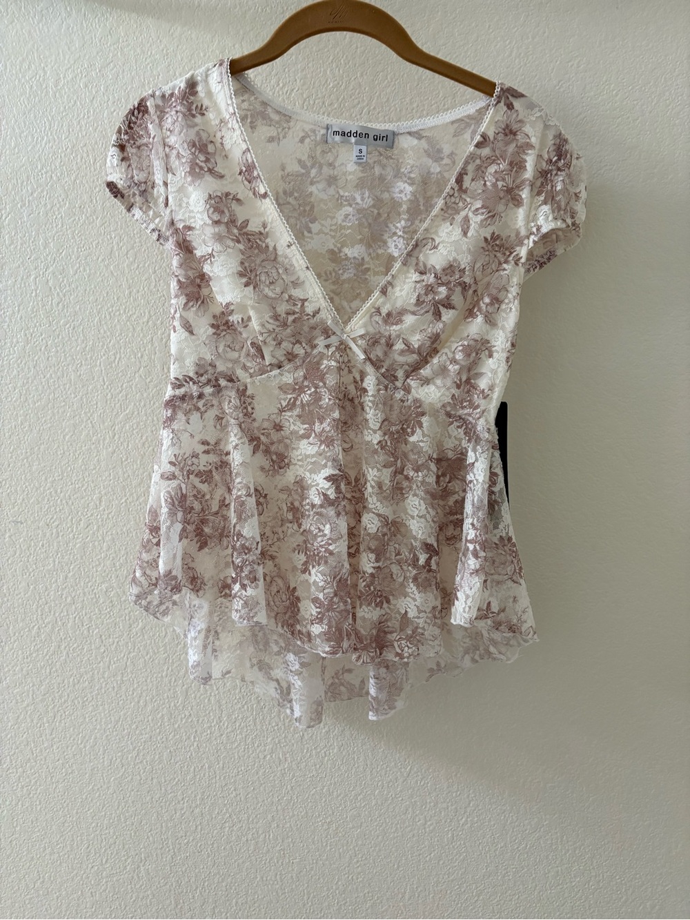 Madden Girl Cream Floral Lace Peplum Top - Dusty Rose Y2K Inspired